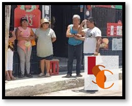 Vecinos de Polvorín, exigen a la CFE atención urgente a poste colapsado.